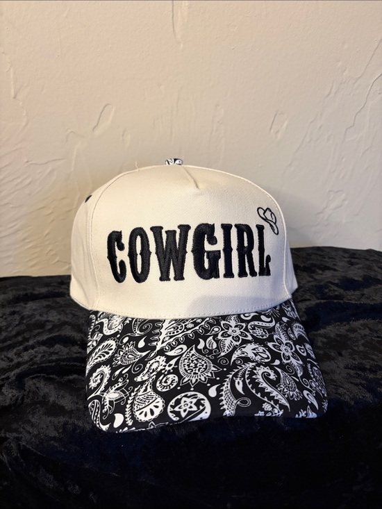 Accessories - NWT cap